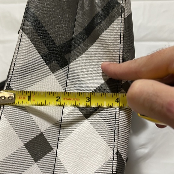 Women’s handle bag in grey, white & black plaid. Like new condition. - Picture 7 of 9